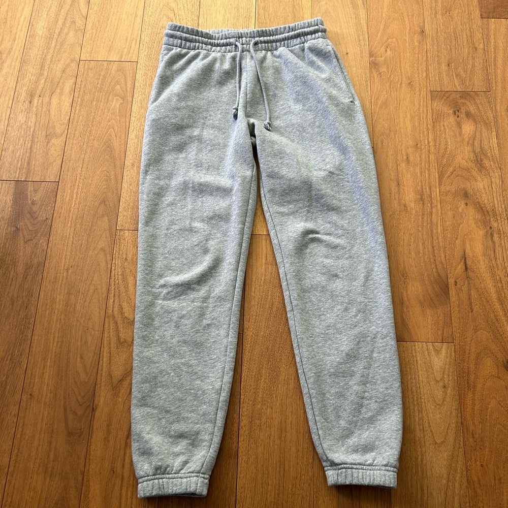 TNA Airy Fleece Sweatpants in Gray